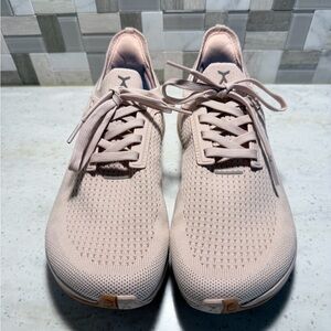 Lux Women's Soft Pink Sneakers